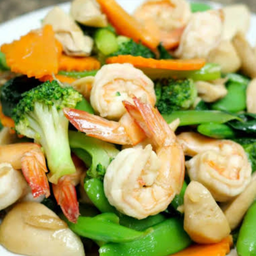 ผัดผักรวมมิตรกุ้ง