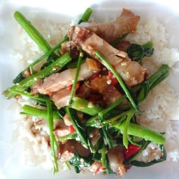 ผักบุ้งหมูกรอบราดข้าว