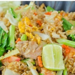 ข้าวผัดรถไฟ(หมูหมัก)