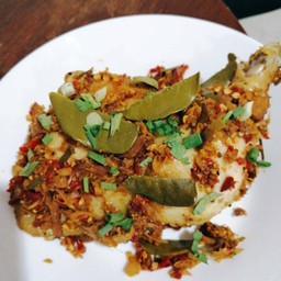 ไก่ อบสมุนไพรเมือง(น่องไก่ติดสะโพก)