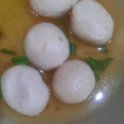 ลูกชิ้น..หมู..ลวกมี 5 ลูก 15 บ.ค่ะ