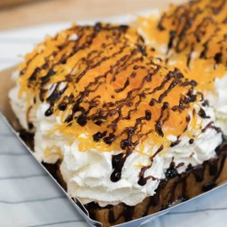 ปังปิ้งวิป+ฝอยทองราดช็อกโกแลต