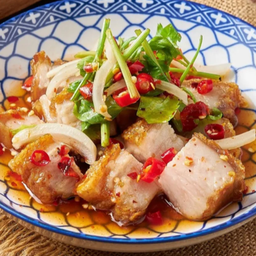 ยำหมูกรอบ