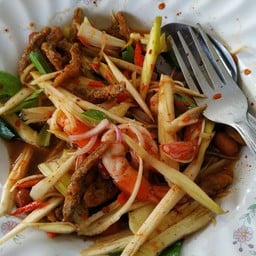 คลั่งรสแซ่บ ส้มตำ ยำนัวร์