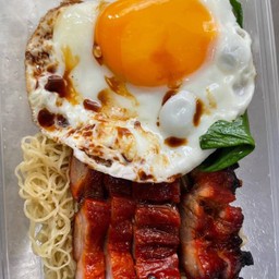 บะหมี่หมูแดงฮ่องกง+ไข่ดาว