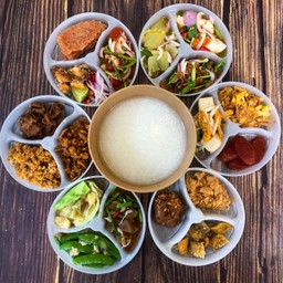 ชุด กรุบกริบ(เจี่ยน ตาน)(กับ 3 อย่าง ข้าวต้ม 1 ที่)