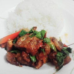 ข้าวราดผัดกะเพรา