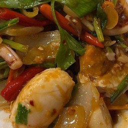 ปลาหมึกผัดไข่เค็ม