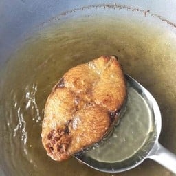 ปลาอินทรีย์ทอดน้ำปลา