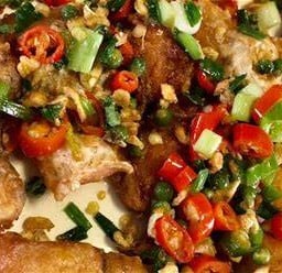 กระพงผัดพริกเกลือ