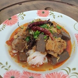 ก๋วยเตี๋ยวหมูตุ๋น  ครัวตา&ยาย  (บ้านท่อ)