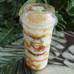 มะพร้าวนมสดเย็นราดคาราเมล  ขนาด 22 ออนซ์