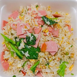 ข้าวผัดใส้กรอก