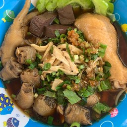 ก๋วยเตี๋ยวไก่มะระ เส้นมาม่า พิเศษ