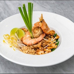 ผัดไทยมันกุ้งแชบ๊วยจ๊อปู