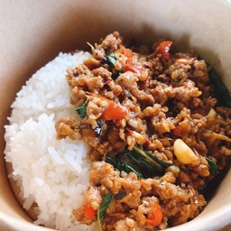 ข้าวกระเพราหมูสับ พริกแห้ง