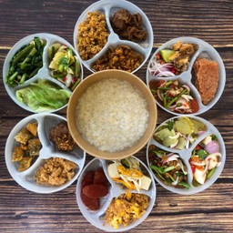 ชุด ปาร์ตี้ (ไพ่ตุ้ย) (กับ 6 อย่าง ข้าวต้ม 4 ที่)