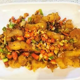 สามชั้นคั่วพริกเกลือ