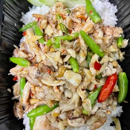 ข้าวเนื้อปูผัดพริกขี้หนูหอม