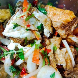 ยำไข่ดาว