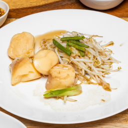 ผัดถั่วงอกเต้าหู้ไข่ทอด