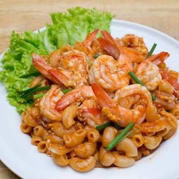 มักกะโรนีกุ้งซอสมะเขือเทศ