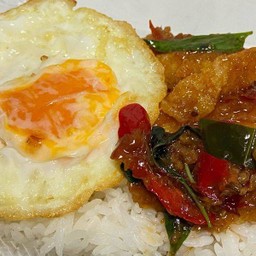 ผัดพริกแกง ราดข้าว