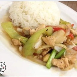 ข้าวผัดพริกหยวกสามเกลอ