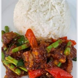 ข้าวผัดพริกแกงสามเกลอ