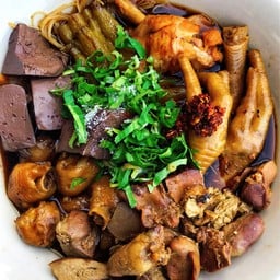 ก๋วยเตี๋ยวไก่มะระบุฟเฟต์ ตำนานนัวพระยาสุเรนทร์