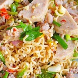 ยำมาม่า(จำเป็น ต้องเลือกเนื้อสัตว์ด้วยคะ)