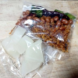 ชุดคู่เคียง (coolkeng)