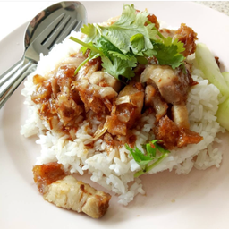 ข้าวหมูกรอบกระเทียม