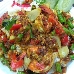 ข้่าวผัดพริกแกงใต้กุ้ง