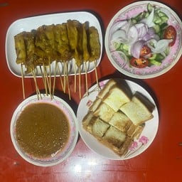 หมูสะเต๊ะ 15 ไม้แถมขนมปัง 1 แผ่น