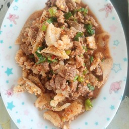 ลาบเนื้อสุกขม