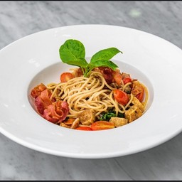 สปาเก็ตตี้จ๊อปูเบคอนพริกแห้ง