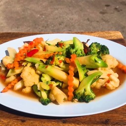 ผัดผักรวมมิตรน้ำมันหอย