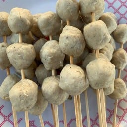 ร้านลูกชิ้นทอดน้ำจิ้มโบราณโบตั๋น หน้า7-11ถนนเบญจรงค์