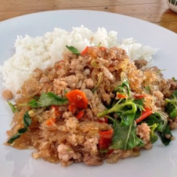 ข้าวกะเพราวุ้นเส้น