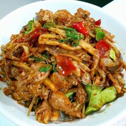 ผัดเผ็ดหน่อไม้ดองใส่หมู