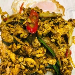 หมูหันชิ้นผัดผงกะหรี่ราดข้าว