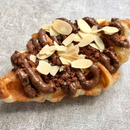 ครอฟเฟิลนูเทลล่า อัลมอนด์