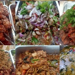 ข้าวแกงตัวเล็กตลาดนัดสะพานดำ