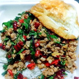 กระเพราหมูสับ + ไข่ดาว