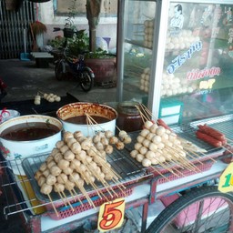 ลูกชิ้นแม่นิตย์(เจ้าเก่า)