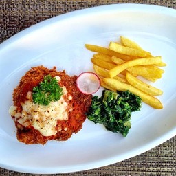 สเต๊กไก่ทอดพาเมซาน