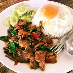 กะเพราเนื้อราดข้าว