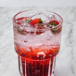 สตอเบอรี่โซดา