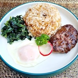 ข้าวผัดกระเทียมเนื้อเบอร์เกอร์